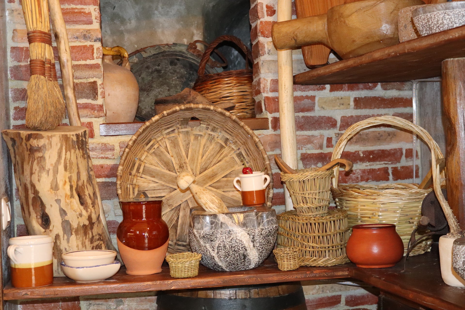 artigianato tipico e autentico del Parco Nazionale del Pollino, lavorazioni in pietra ceramica legno evimini