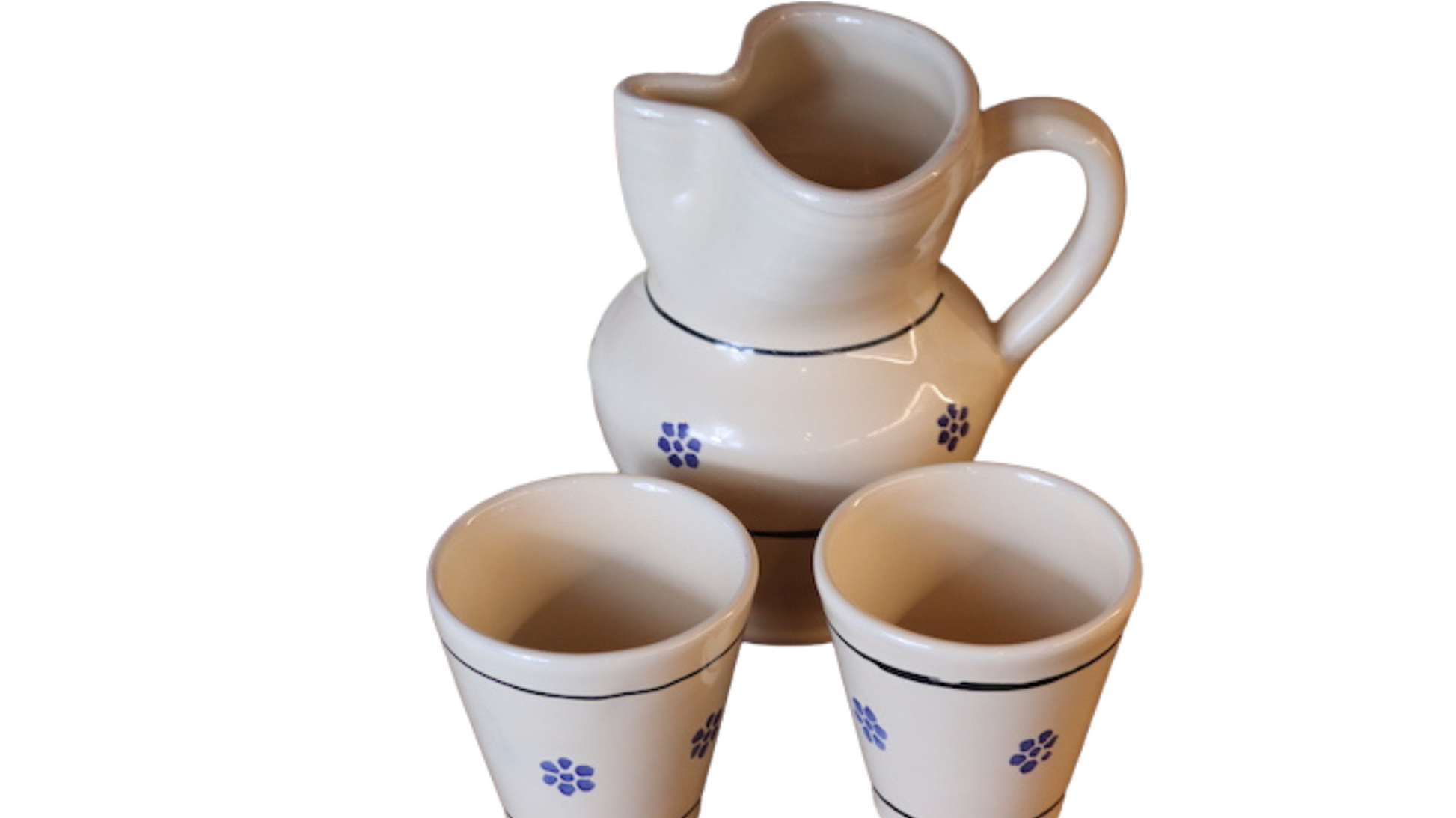 Caraffa e bicchieri in terracotta