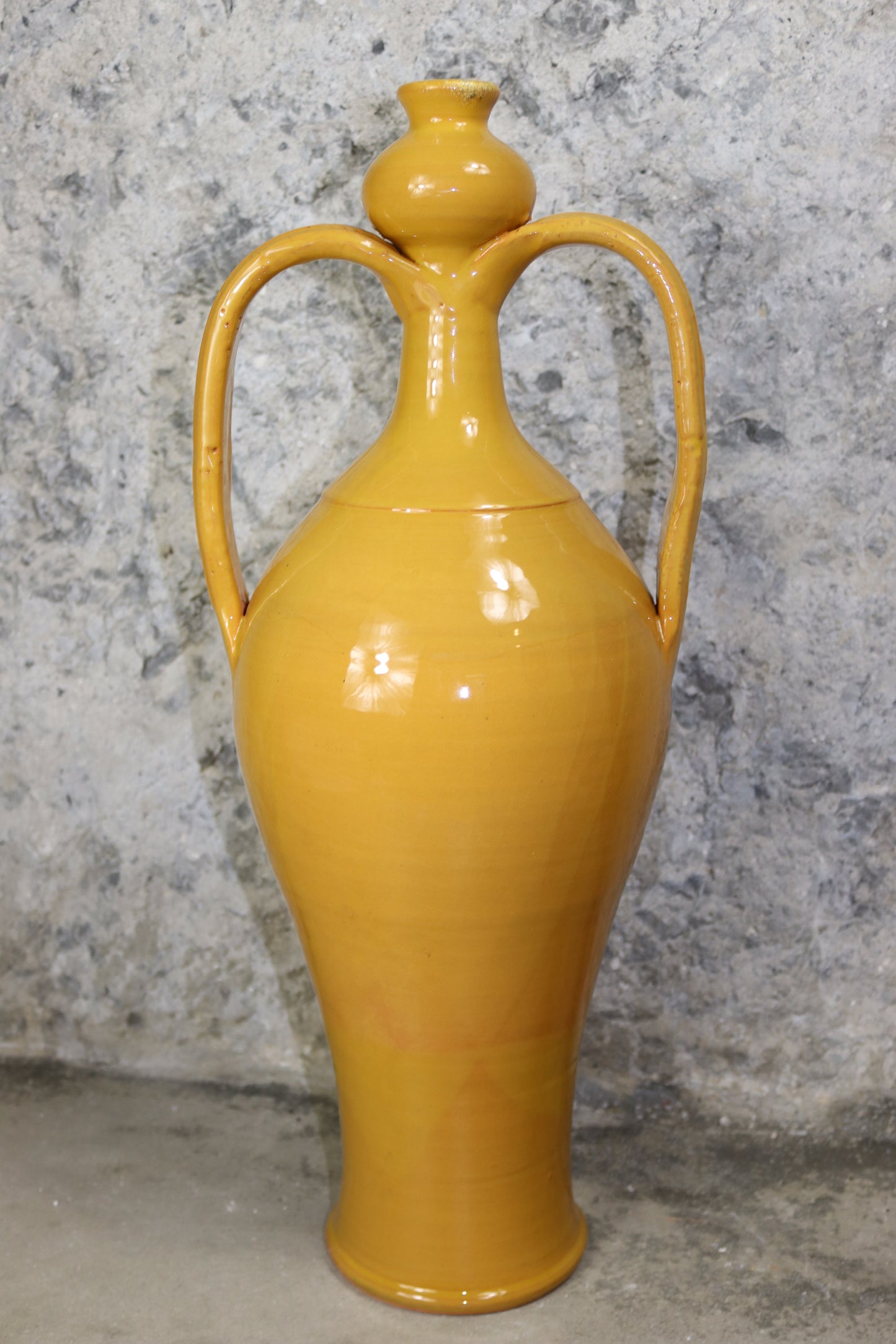 Anfore a forma di bottiglia gialla in terracotta ornamentali fatte a mano
