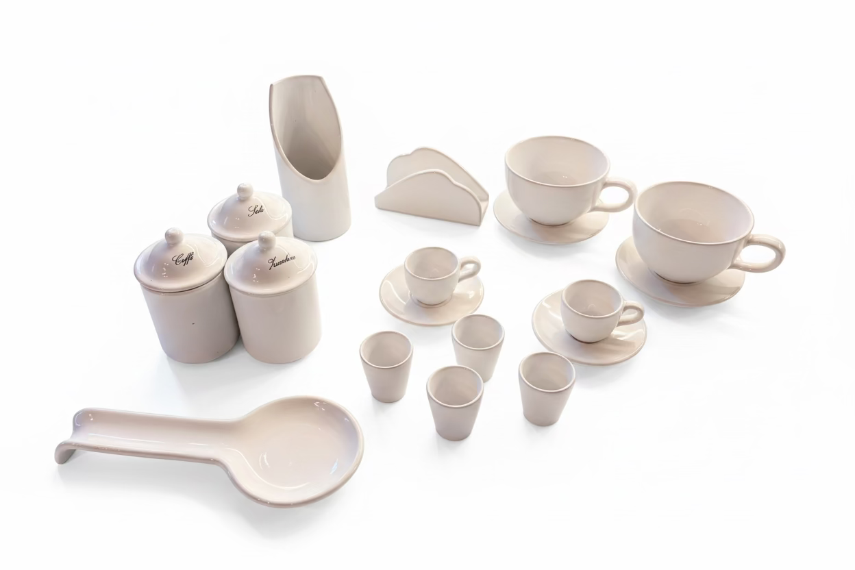 servizio di stoviglie in ceramica bianca