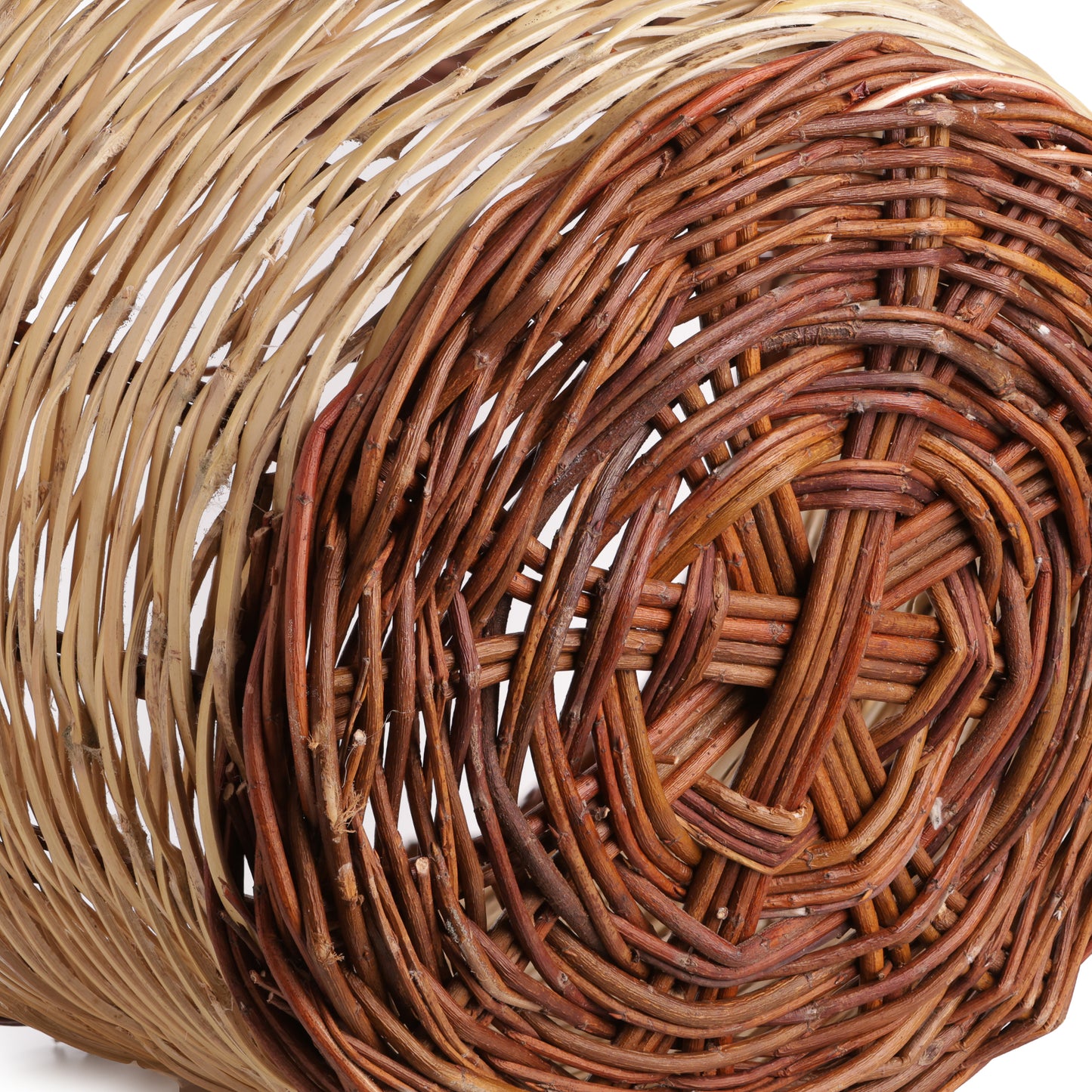 cesta intrecciata a mano